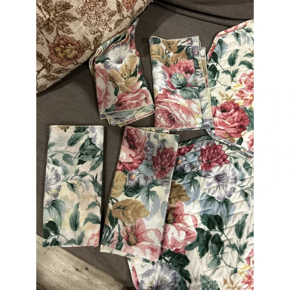 Vintage Floral Quilted Placemat and Napkin Set 8 Piece Cottagecore Rose Print
